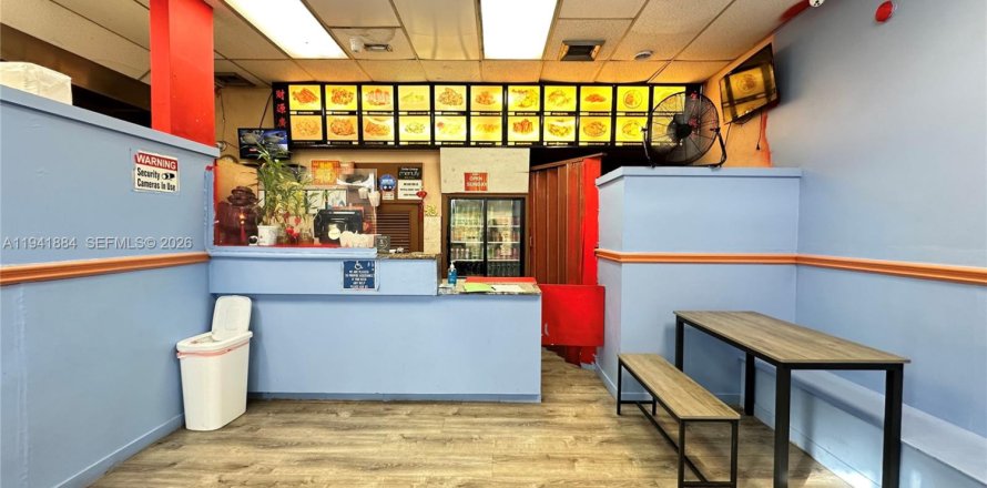 Commercial property in Pompano Beach, Florida № 1998729