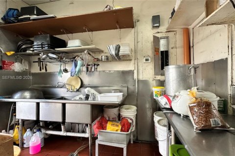 Commercial property in Pompano Beach, Florida № 1998729 - photo 10