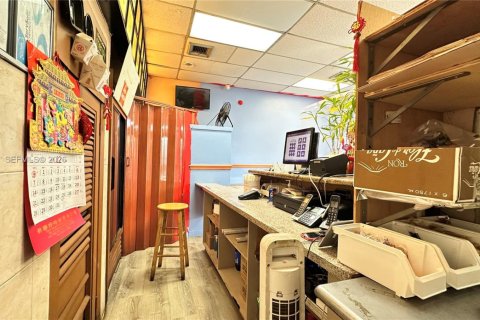 Commercial property in Pompano Beach, Florida № 1998729 - photo 4