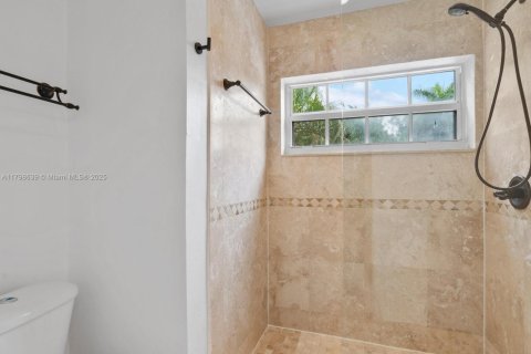 House in Coral Gables, Florida 3 bedrooms, 209.96 sq.m. № 1697522 - photo 6