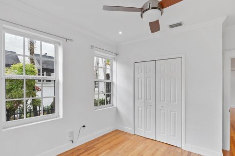 House in Coral Gables, Florida 3 bedrooms, 209.96 sq.m. № 1697522 - photo 16