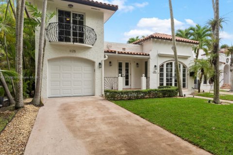 House in Coral Gables, Florida 3 bedrooms, 209.96 sq.m. № 1697522 - photo 4