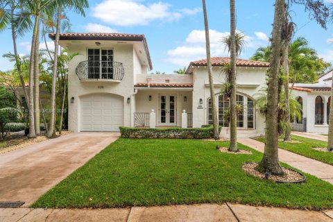 House in Coral Gables, Florida 3 bedrooms, 209.96 sq.m. № 1697522 - photo 3