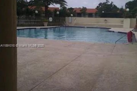 Condo in West Palm Beach, Florida, 2 bedrooms  № 2169755 - photo 7