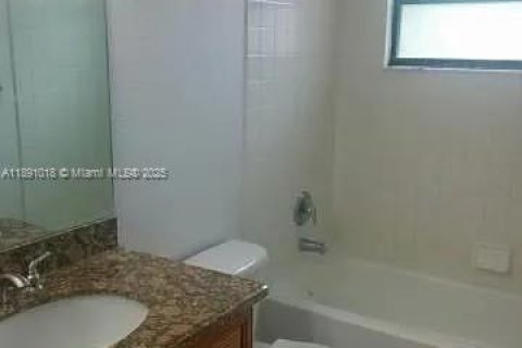 Condo in West Palm Beach, Florida, 2 bedrooms  № 2169755 - photo 5