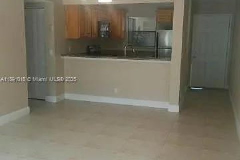 Condo in West Palm Beach, Florida, 2 bedrooms  № 2169755 - photo 4