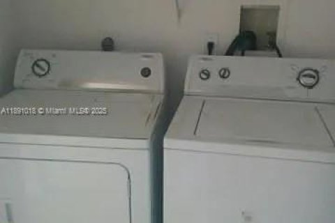 Condo in West Palm Beach, Florida, 2 bedrooms  № 2169755 - photo 6
