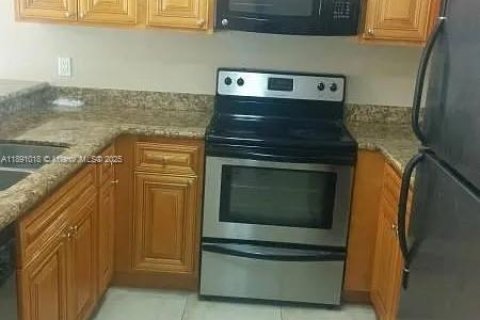 Condo in West Palm Beach, Florida, 2 bedrooms  № 2169755 - photo 3