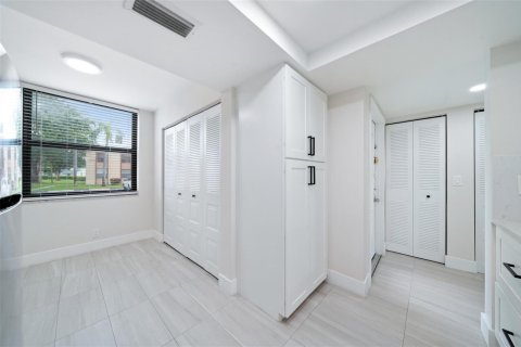 Condo in Margate, Florida, 1 bedroom  № 2147241 - photo 6