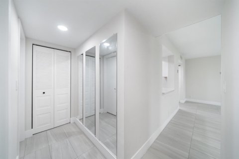 Condo in Margate, Florida, 1 bedroom  № 2147241 - photo 13