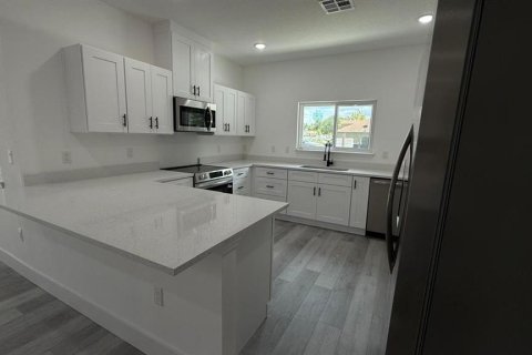 Купить виллу или дом в Клермон, Флорида 5 комнат, 136.57м2, № 1858233 - фото 2
