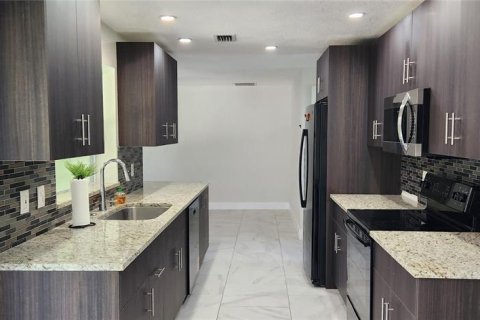 Снять в аренду виллу или дом в Сент-Питерсберг, Флорида 5 комнат, 145.48м2, № 1587588 - фото 7