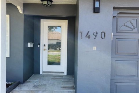 Снять в аренду виллу или дом в Сент-Питерсберг, Флорида 5 комнат, 145.48м2, № 1587588 - фото 2