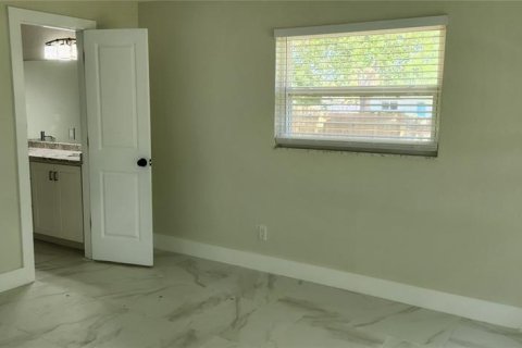 Снять в аренду виллу или дом в Сент-Питерсберг, Флорида 5 комнат, 145.48м2, № 1587588 - фото 14