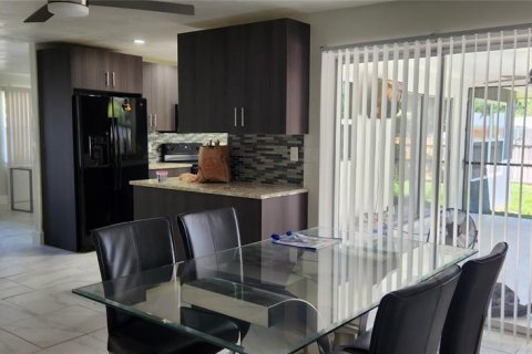 Снять в аренду виллу или дом в Сент-Питерсберг, Флорида 5 комнат, 145.48м2, № 1587588 - фото 11