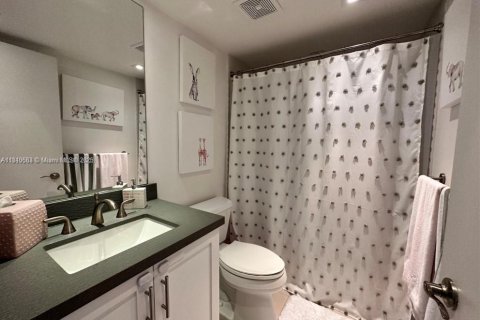 Copropriété à louer à Miami, Floride: 3 chambres, 151.99 m2 № 1852296 - photo 13