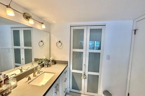 Copropriété à louer à Miami, Floride: 3 chambres, 151.99 m2 № 1852296 - photo 8