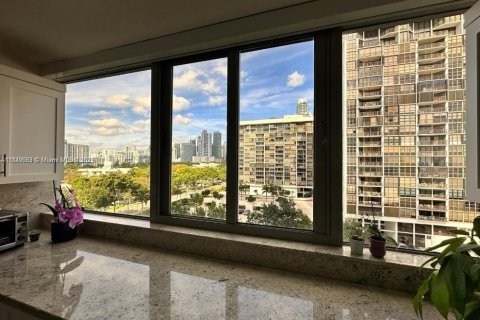 Copropriété à louer à Miami, Floride: 3 chambres, 151.99 m2 № 1852296 - photo 6