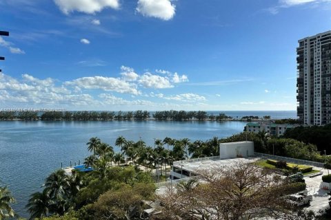 Copropriété à louer à Miami, Floride: 3 chambres, 151.99 m2 № 1852296 - photo 2