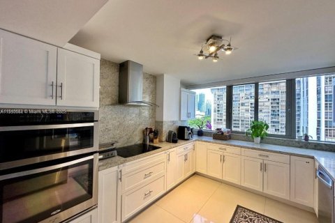 Copropriété à louer à Miami, Floride: 3 chambres, 151.99 m2 № 1852296 - photo 5