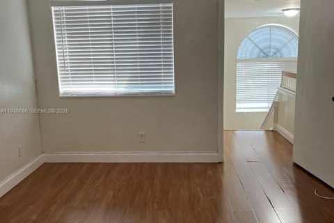 Condo in Miami, Florida, 2 bedrooms  № 1996480 - photo 4