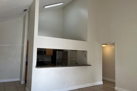 Condo in Miami, Florida, 2 bedrooms  № 1996480 - photo 2