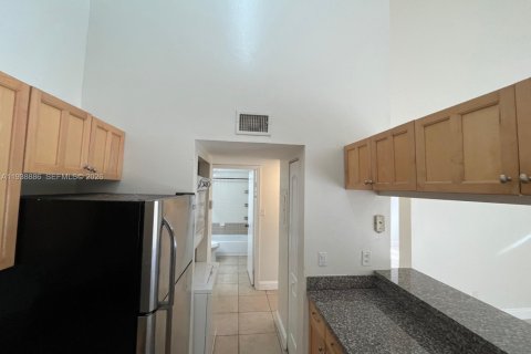 Condo in Miami, Florida, 2 bedrooms  № 1996480 - photo 3