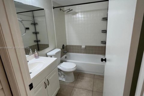 Condo in Miami, Florida, 2 bedrooms  № 1996480 - photo 7