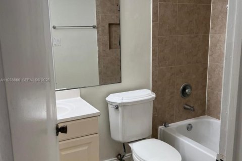 Condo in Miami, Florida, 2 bedrooms  № 1996480 - photo 8