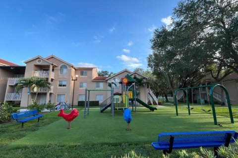 Condo in Miami, Florida, 2 bedrooms  № 1996480 - photo 12