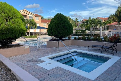 Condo in Miami, Florida, 2 bedrooms  № 1996480 - photo 9