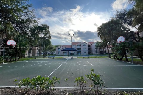 Condo in Miami, Florida, 2 bedrooms  № 1996480 - photo 13