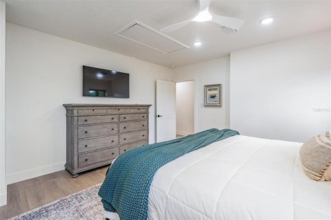 Casa en venta en Palm Harbor, Florida, 5 dormitorios, 319.03 m2 № 2323069 - foto 18