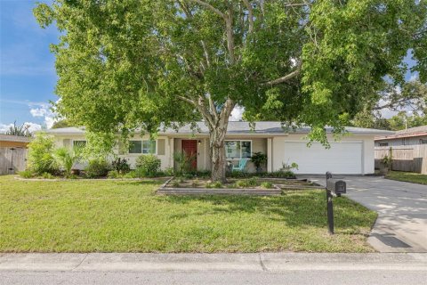 House in Clearwater, Florida 4 bedrooms, 148.46 sq.m. № 1832794 - photo 1