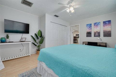 House in Clearwater, Florida 4 bedrooms, 148.46 sq.m. № 1832794 - photo 5