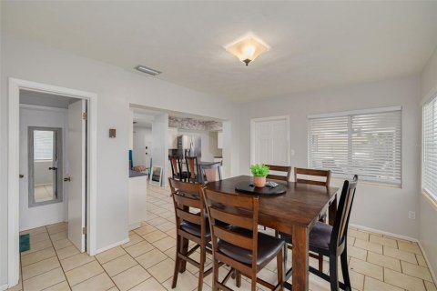 House in Clearwater, Florida 4 bedrooms, 148.46 sq.m. № 1832794 - photo 12