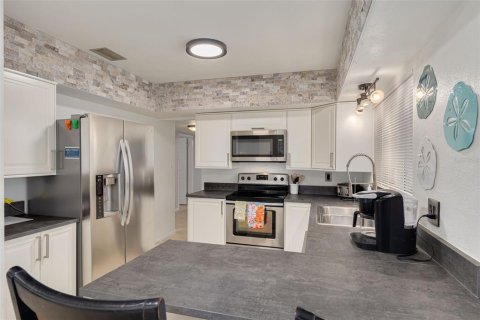 House in Clearwater, Florida 4 bedrooms, 148.46 sq.m. № 1832794 - photo 11