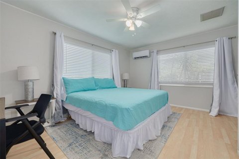 House in Clearwater, Florida 4 bedrooms, 148.46 sq.m. № 1832794 - photo 14