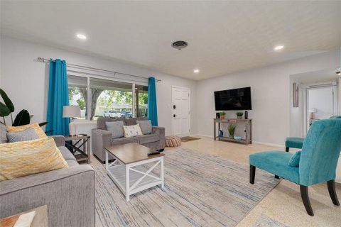 House in Clearwater, Florida 4 bedrooms, 148.46 sq.m. № 1832794 - photo 9