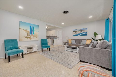 House in Clearwater, Florida 4 bedrooms, 148.46 sq.m. № 1832794 - photo 8