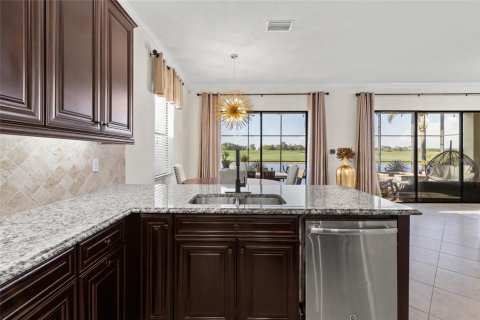 House in LAKEWOOD NATIONAL in Lakewood Ranch, Florida 6 bedrooms, 353.77 sq.m. № 1734260 - photo 18