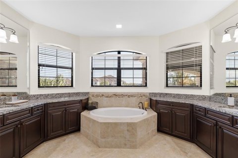 House in LAKEWOOD NATIONAL in Lakewood Ranch, Florida 6 bedrooms, 353.77 sq.m. № 1734260 - photo 27