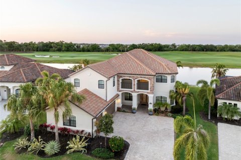 House in LAKEWOOD NATIONAL in Lakewood Ranch, Florida 6 bedrooms, 353.77 sq.m. № 1734260 - photo 1