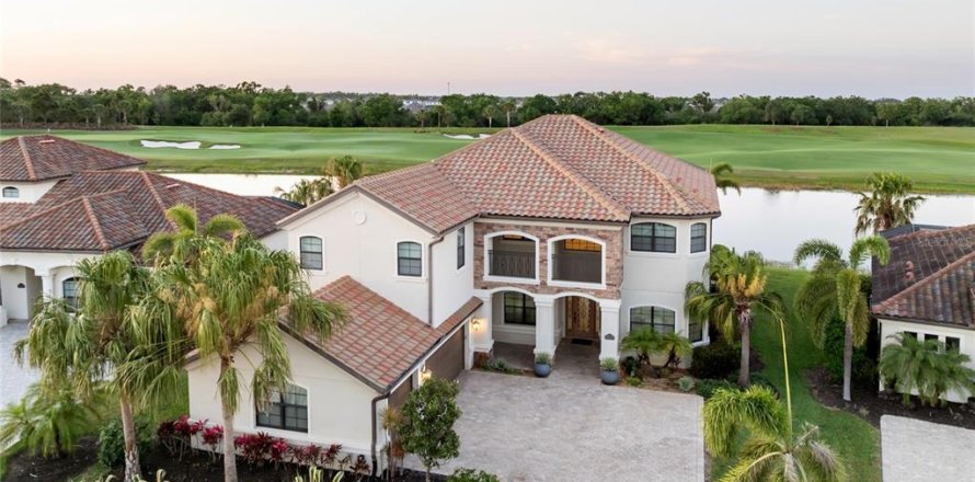 House in LAKEWOOD NATIONAL in Lakewood Ranch, Florida 6 bedrooms, 353.77 sq.m. № 1734260