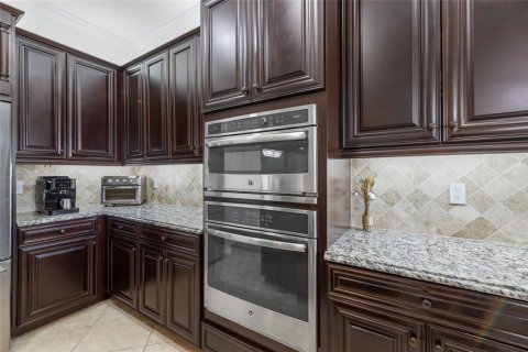 House in LAKEWOOD NATIONAL in Lakewood Ranch, Florida 6 bedrooms, 353.77 sq.m. № 1734260 - photo 17