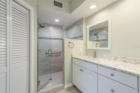 Condo in Largo, Florida, 2 bedrooms № 2145219 - photo 25