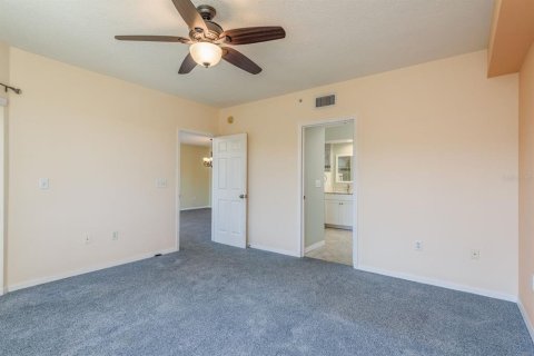 Condo in Largo, Florida, 2 bedrooms № 2145219 - photo 23