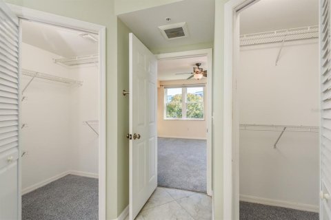 Condo in Largo, Florida, 2 bedrooms № 2145219 - photo 26