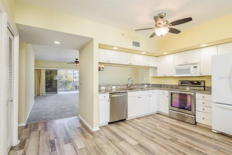 Condo in Largo, Florida, 2 bedrooms № 2145219 - photo 7
