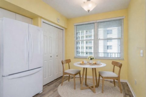Condo in Largo, Florida, 2 bedrooms № 2145219 - photo 10